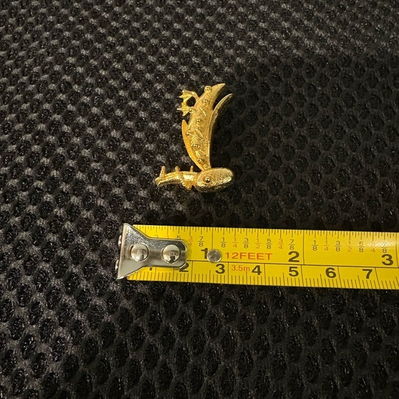 Vintage Gold Tone Pelican Brooch with Fish Accent - Nautical/ Coastal Chic - Picture 7 of 8